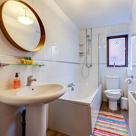 別荘 Centrally Located Elegant 2 Bed House In Chorlton