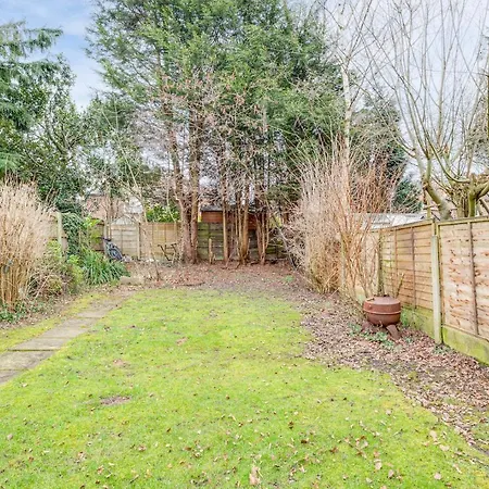 Centrally Located Elegant 2 Bed House In Chorlton