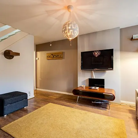 Centrally Located Elegant 2 Bed House In Chorlton * マンチェスター