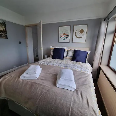 Large House In Apartament Manchester