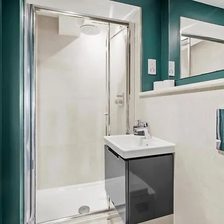 Skygardens-dazzling Boutique Apartment