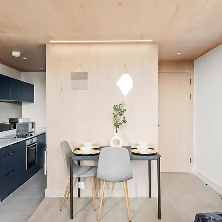 Skygardens-dazzling Boutique Apartment Manchester