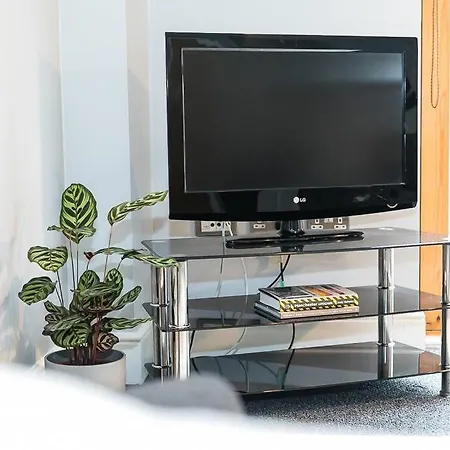 Superb One Bedroom Centre *