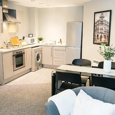 Spacious Modern 1 Bedroom *