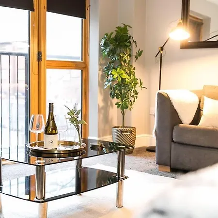 Апартаменты 2 Bedroom With Space For 6 *