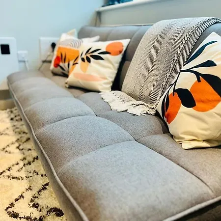 Unique Studio Near Old Trafford Stadium - Sleeps Up To 4!
