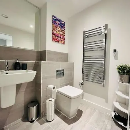 Apartment Unique Studio Near Old Trafford Stadium - Sleeps Up To 4! *