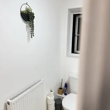 Entire Luxurious 2 Bedroom Apt Free Parking *