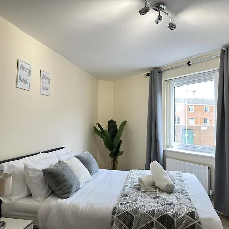 Apartment Entire Luxurious 2 Bedroom Apt Free Parking