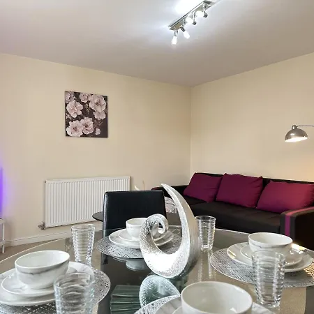 Entire Luxurious 2 Bedroom Apt Free Parking شقة *