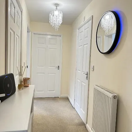 Entire Luxurious 2 Bedroom Apt Free Parking مانشستر