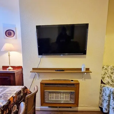 Holiday home Tallis House, Sleeps 5, Near Centre, Free Parking, Long Or Short - By Nmb Manchester