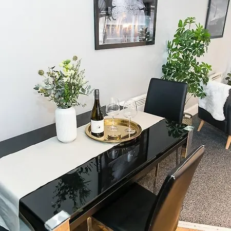 Splendid Spacious 1 Bed Flat شقة *