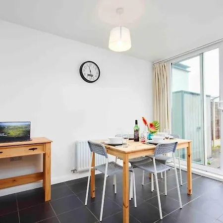 Dellehomes- Free Parking, Wfh, Family-friendly Apartment *