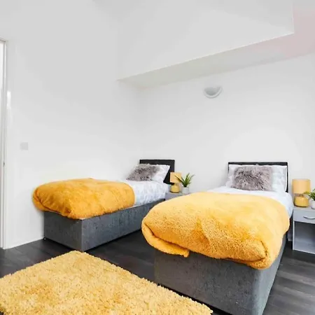 Dellehomes- Free Parking, Wfh, Family-friendly Apartment Manchester