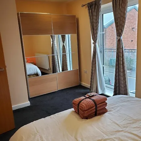Beautiful & Elegant 2 Bed House Manchester