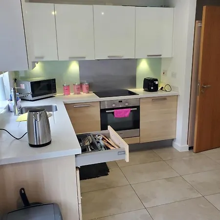 Beautiful & Elegant 2 Bed House