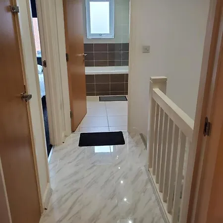 Beautiful & Elegant 2 Bed House 아파트