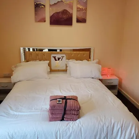 Beautiful & Elegant 2 Bed House