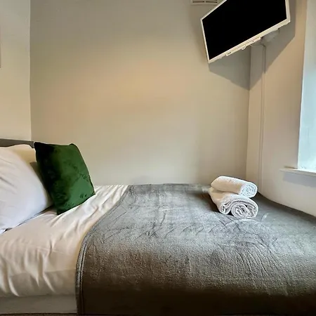 Homely 3 Bedroom House With Parking & Garden - Near Etihad Stadium - Prázdninový dům *