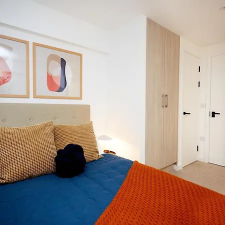 Luxury New Built Split-level Flat With Rooftop Gardens Access Apartment Manchester