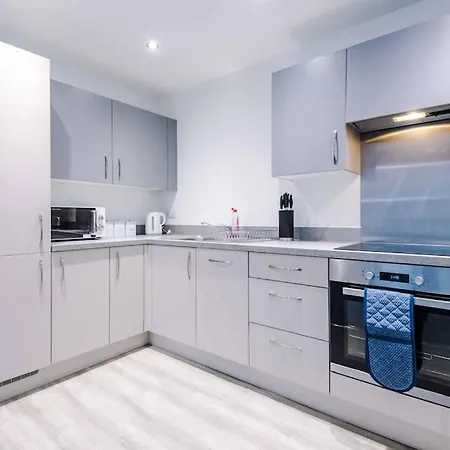 Luxury Centre Apt - Balcony - Parking Access *