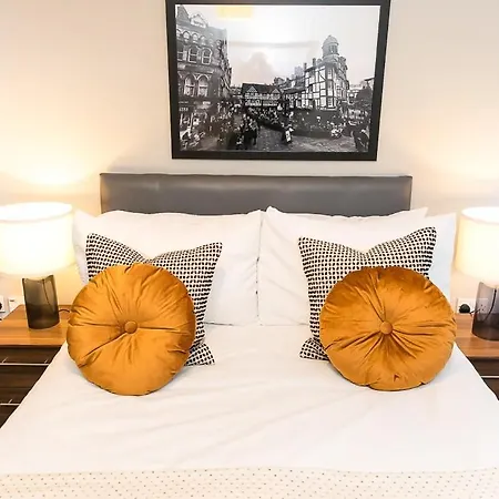 Spacious Central 1 Bedroom *