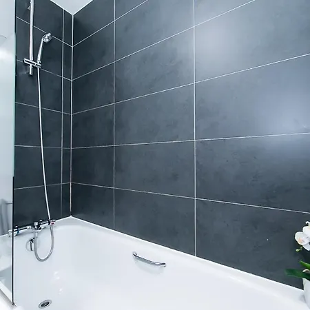 Apartment Centre Pad Sleeps 4