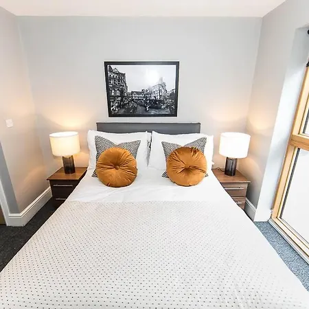 Superb One Bedroom Centre