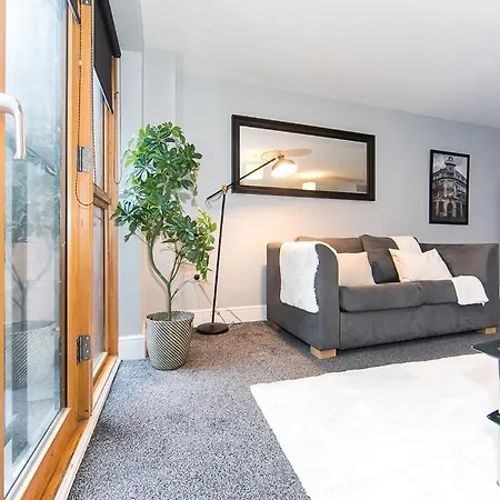 アパート Large 2 Bedroom Sleeps 6 *