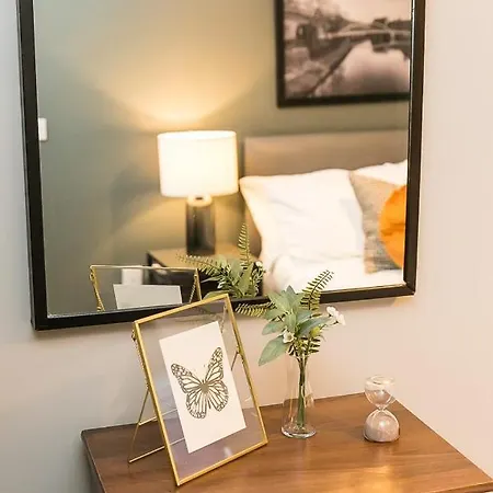 アパート Large 2 Bedroom Sleeps 6 マンチェスター