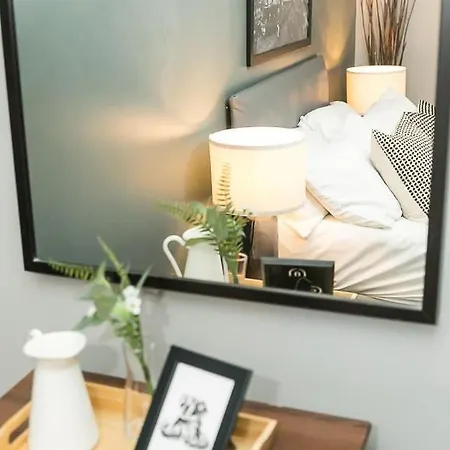 Spacious Modern 1 Bedroom *