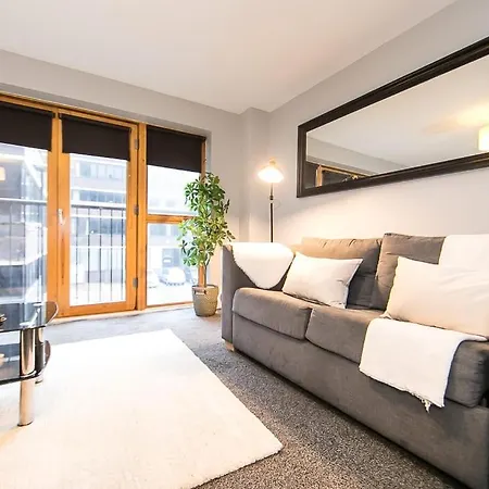 アパート Large 2 Bedroom Sleeps 6 *