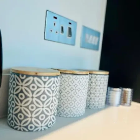 Apartment Unique Studio Near Old Trafford Stadium - Sleeps Up To 4! Manchester