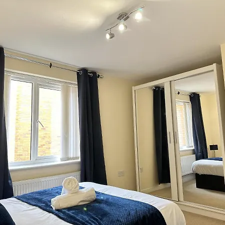 Entire Luxurious 2 Bedroom Apt Free Parking Apartment