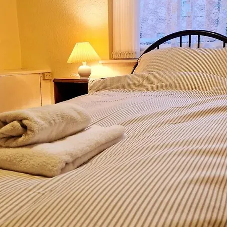 Tallis House, Sleeps 5, Near Centre, Free Parking, Long Or Short - By Nmb Holiday home Manchester