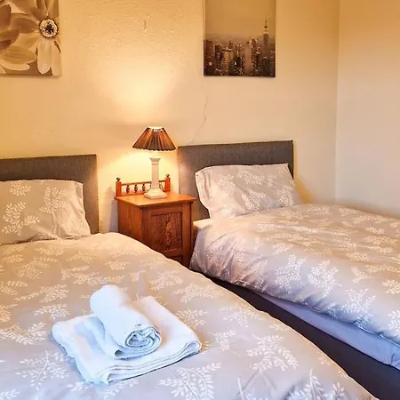 Tallis House, Sleeps 5, Near Centre, Free Parking, Long Or Short - By Nmb * Manchester
