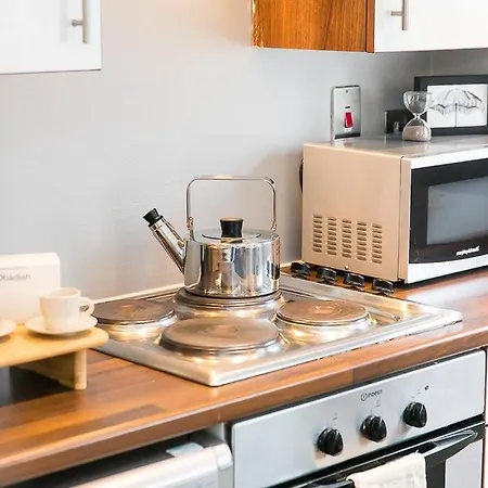 Brand New Listing 1 Bed Flat アパート *
