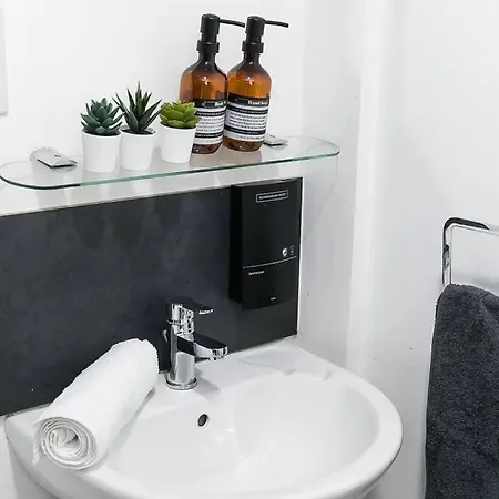 Wonderful One Bedroom Flat