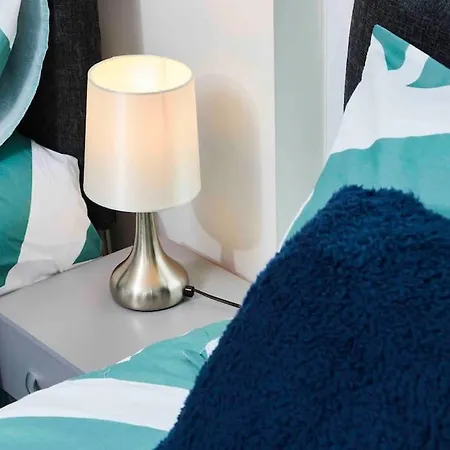 Dellehomes- Free Parking, Wfh, Family-friendly Apartment Manchester
