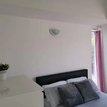 Dellehomes- Free Parking, Wfh, Family-friendly * Manchester