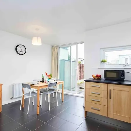 Apartment Dellehomes- Free Parking, Wfh, Family-friendly *