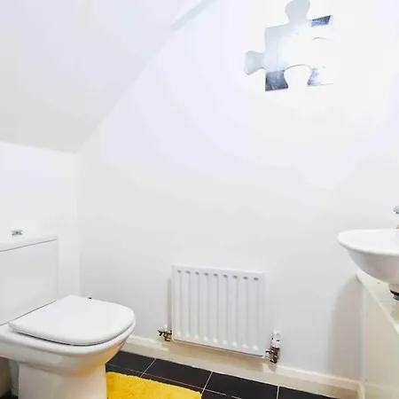 Dellehomes- Free Parking, Wfh, Family-friendly * Manchester