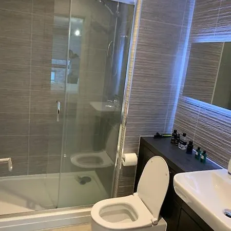 Luxury 2 Bedroom Apartment. Apartment *