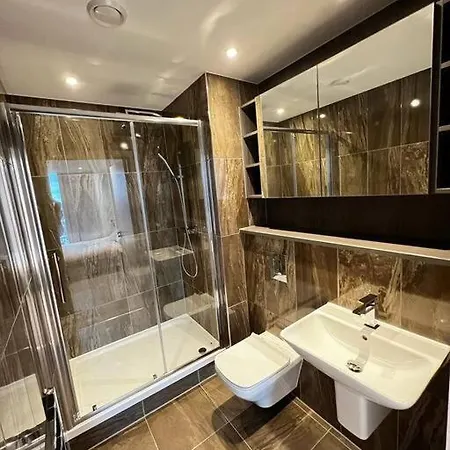 Luxuries 2 Bed City