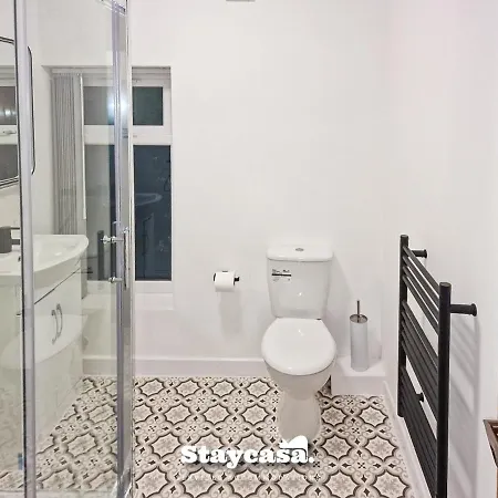 Magnificent 10 Bedroom Shared House - Great Amenities ホームステイ マンチェスター