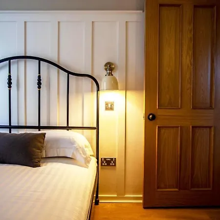 Stunning Newly Renovated House In South * Manchester