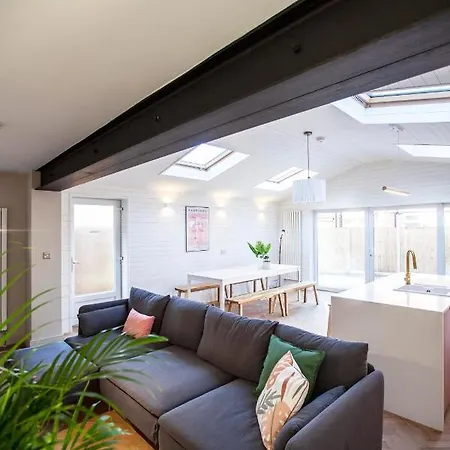 Stunning Newly Renovated House In South Ferienhaus