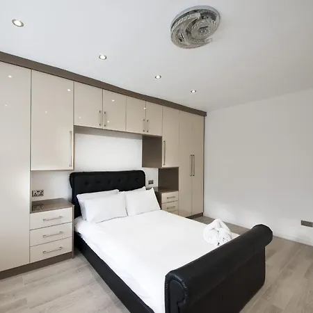 Guestready - Newly Renovated In Detached Manchester