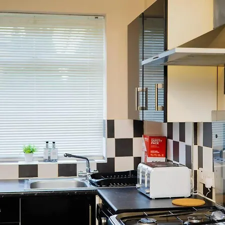 Isinmi - Close To Mcr Manchester